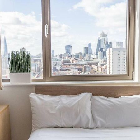 Modern 1 Bedroom Apartment In E1 With Great Views 런던 외부 사진