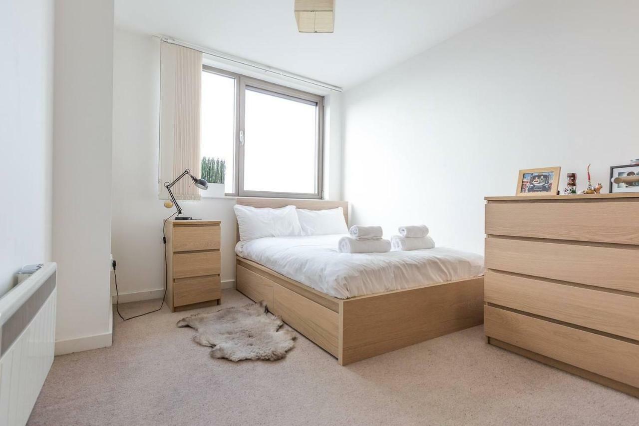 Modern 1 Bedroom Apartment In E1 With Great Views 런던 외부 사진