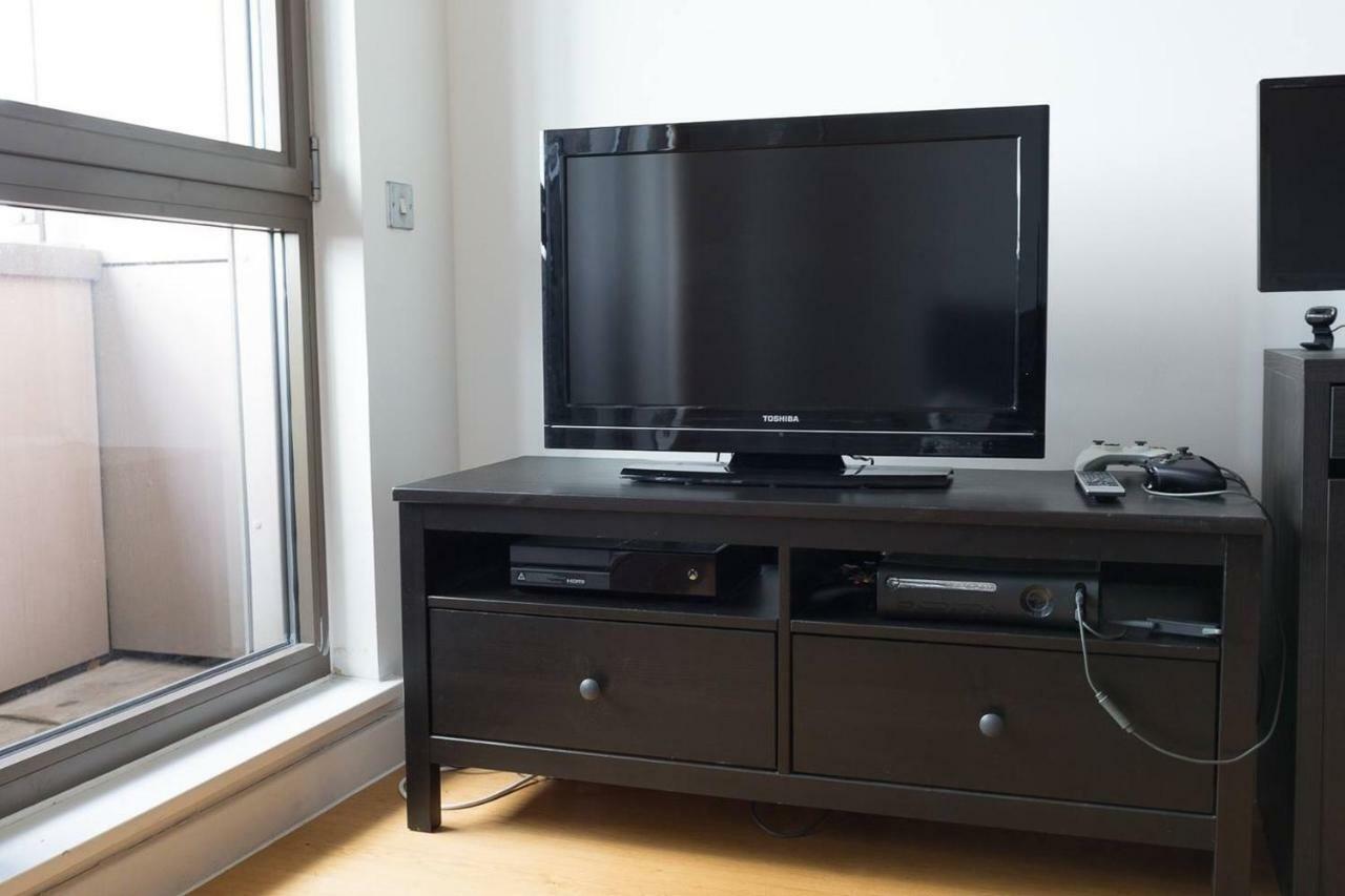 Modern 1 Bedroom Apartment In E1 With Great Views 런던 외부 사진