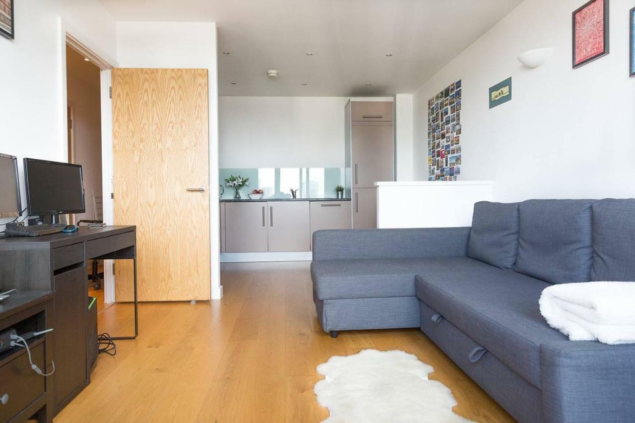 Modern 1 Bedroom Apartment In E1 With Great Views 런던 외부 사진