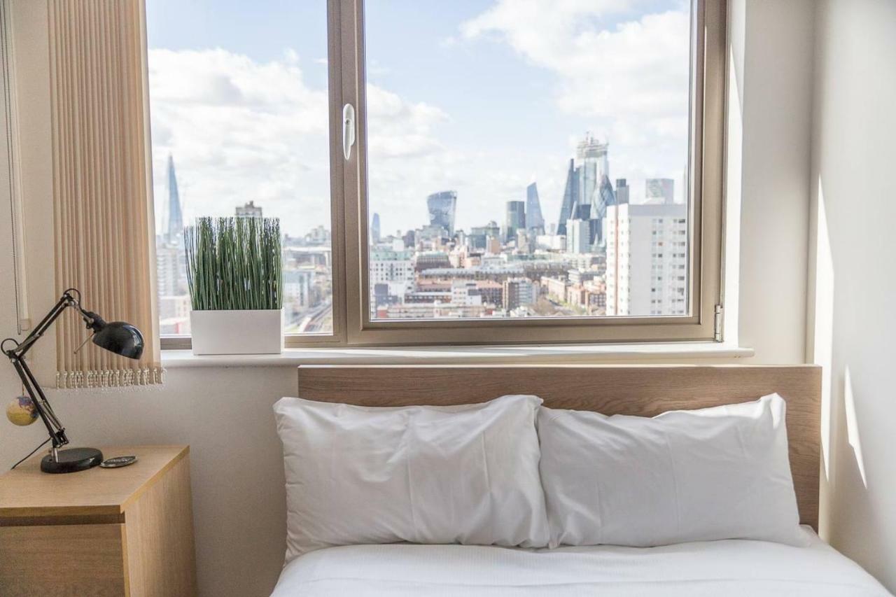 Modern 1 Bedroom Apartment In E1 With Great Views 런던 외부 사진